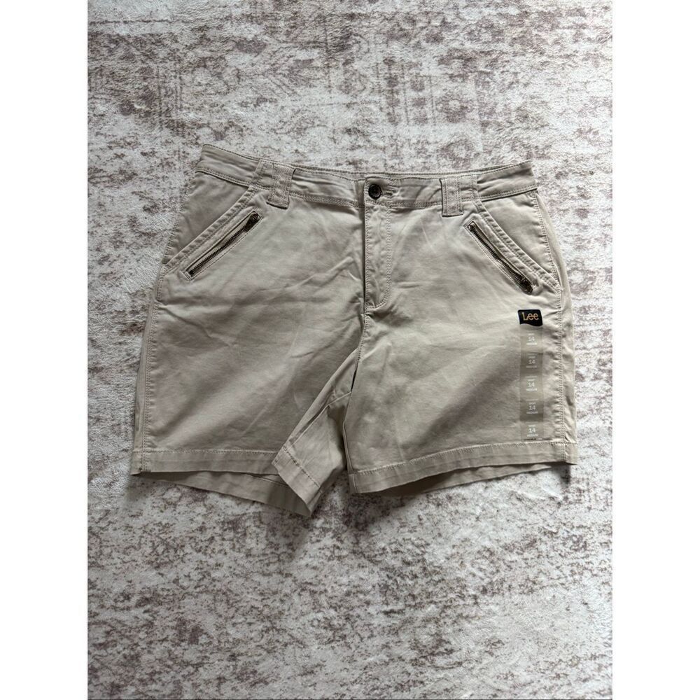 NWT Lee Women's Straight Fit Cotton Blend Denim Shorts Khaki Size 14/Medium